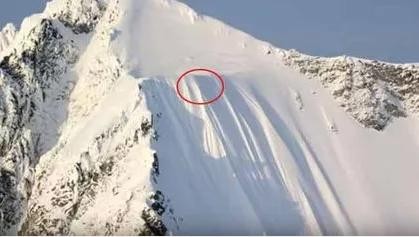 Ian McIntosh rơi từ độ cao 500 m (Ảnh chụp màn hình)