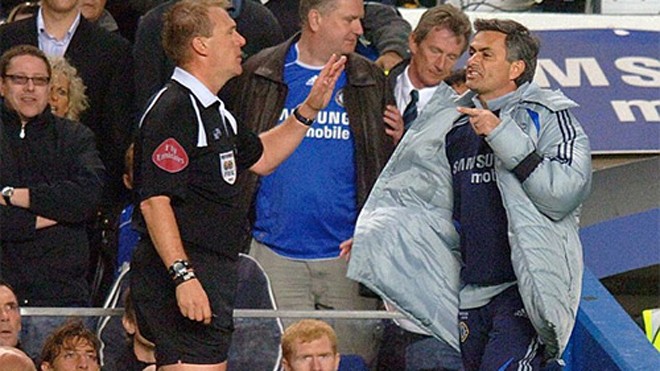 Graham Poll từng nhiều lần va chạm với Mourinho trên sân cỏ, từ nhiệm kỳ đầu của "Người Đặc Biệt" ở Chelsea.