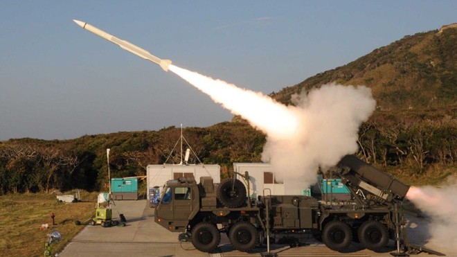 Một tên lửa Chu-SAM(KAI) vừa được phóng khỏi bệ phóng (Ảnh: Bộ Quốc phòng Nhật Bản)