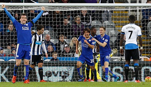 Chiến thắng trước Newcastle đưa Leicester lên đỉnh bảng Ngoại hạng Anh - điều mà những người mộng mơ nhất trong số họ có lẽ cũng không dám nghĩ đến khi vào mùa giải. Ảnh: Reuters.