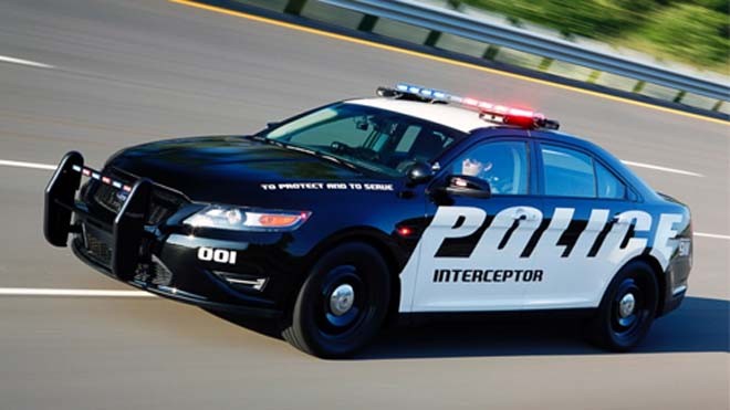 Ford Police Interceptor bản sedan.
