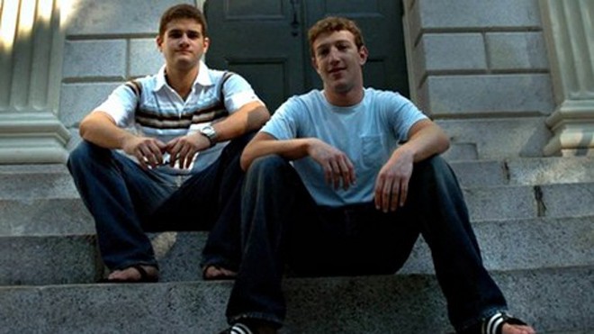 Zuckerberg từng là tỷ phú trẻ nhất thế giới trước khi bị chính bạn mình, Dustin Moskovitz (trái) vượt qua