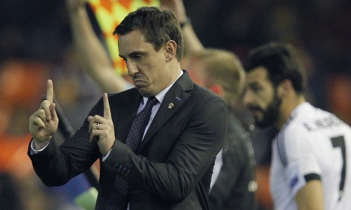 Gary Neville khởi đầu không suôn sẻ tại Valencia. Ảnh: AFP.