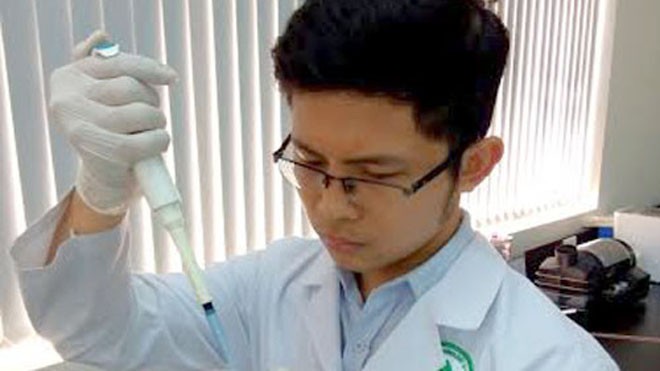 Thạc sĩ Nguyễn Khôi Nguyên với đam mê nghiên cứu. Ảnh: NVCC