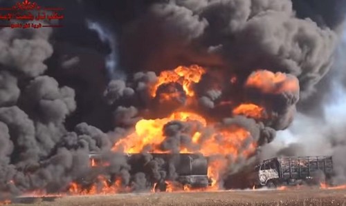 Các đoàn xe chở dầu của IS liên tục bị Mỹ và Nga không kích dữ dội. Ảnh: AP