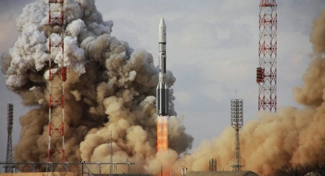 Một vụ phóng tên lửa đẩy Proton-M.