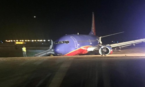 Chiếc Boeing 737 của hãng Southwest Airlines trượt khỏi đường băng. Ảnh: Instagram