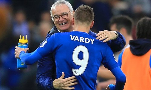 Leicester, với dàn cầu thủ bình dân và chỉ đặt mục tiêu trụ hạng, đã toả sáng rực rỡ dưới sự dìu dắt của Ranieri. Ảnh: BBC.