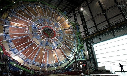 Các nhà khoa học tại CERN cho các proton va chạm với nhau để tìm kiếm những hạt và lực mới. Ảnh: Fabrice Coffrini/Agence France-Preasse.