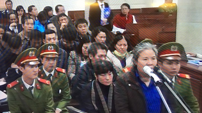 Bị cáo Chử Thị Kim Hiền trả lời Hội đồng xét xử