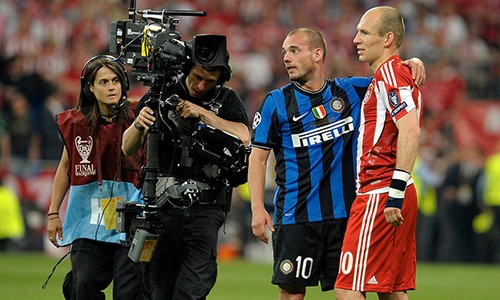 Robben và Sneijder từng làm các CĐV Real tiếc nuối cay đắng khi trở lại để đá chung kết Champions League chỉ một năm sau khi bị Perez tống cổ khỏi Bernabeu. Ảnh: MIS.