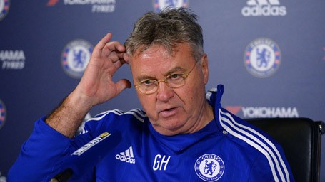 HLV Guus Hiddink cứng rắn với cầu thủ Chelsea