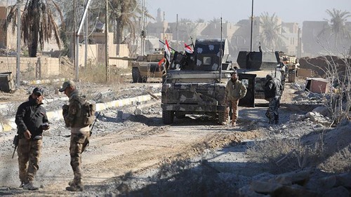 Các lực lượng an ninh Iraq tiến vào trung tâm thành phố Ramadi. Ảnh: Reuters