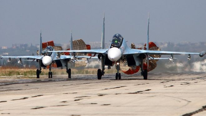 Chiến đấu cơ Su-30SM của Nga hạ cánh tại một căn cứ không quân gần Latakia, Syria. (Ảnh: AFP)