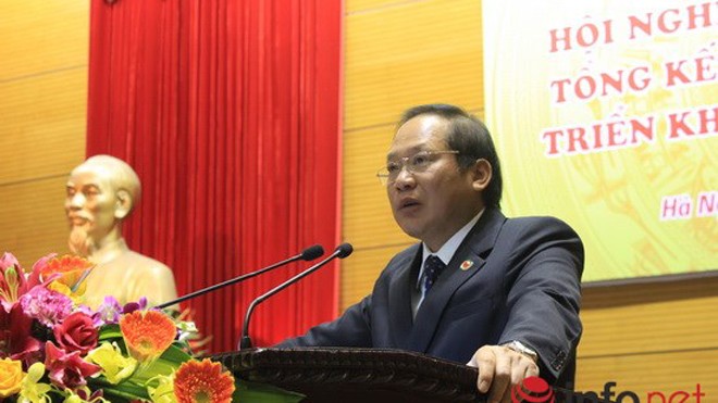 Thứ trưởng Bộ TT&TT Trương Minh Tuấn trình bày báo cáo đánh giá công tác báo chí năm 2015, phương hướng, mục tiêu, nhiệm vụ, giải pháp năm 2016. Ảnh: Infonet.