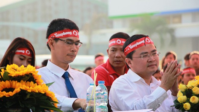 Anh Nguyễn Anh Tuấn, Bí thư Trung ương Đoàn TNCSHCM cùng nhà báo Lý Thành Tâm tham dự buổi khai mạc. 