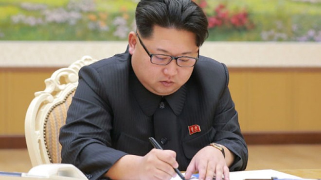 Lãnh đạo Triều Tiên ký quyết định lần đầu tiên thử bom nhiệt hạch. Ảnh: KCNA