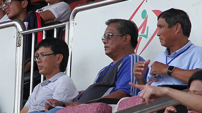 HLV Trần Công Minh (bìa trái) vẫn đặt niềm tin vào U23 Việt Nam (ảnh: Trọng Vũ)