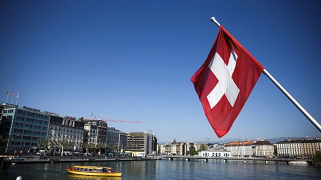 Người dân Thụy Sĩ có thể được nhận hơn 2.400 USD mỗi tháng. Ảnh: Bloomberg