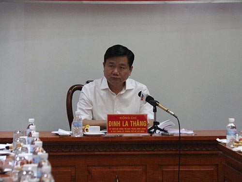 Bí thư Thành ủy TP HCM Đinh La Thăng tại buổi làm việc với Đảng ủy Quân sự TP vào chiều 16/2 .