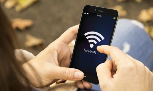 Nhiều người lo ngại sóng Wi-Fi ảnh hưởng đến sức khỏe.