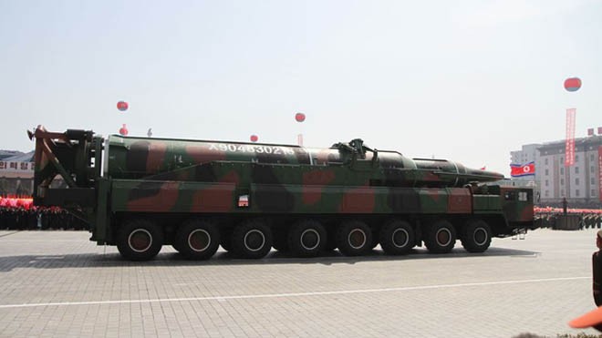 Tên lửa trong đợt diễu hành quân sự tháng 10-2015