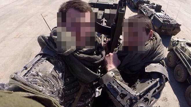 Hình ảnh được cho là hai binh sĩ Nga và bộ Exosuits tại Syria.