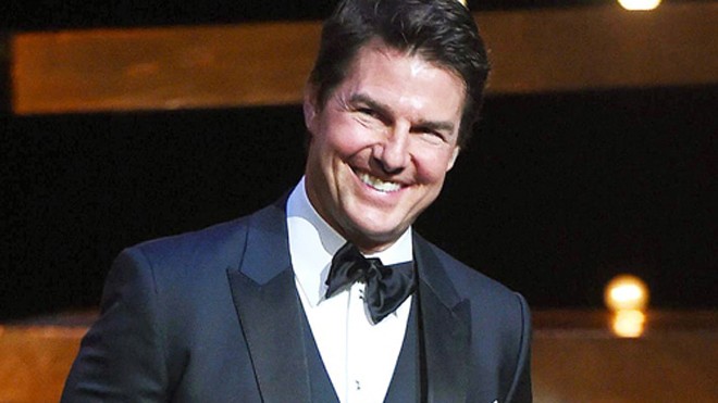 Tom Cruise khi xuất hiện trên sân khấu BAFTA.