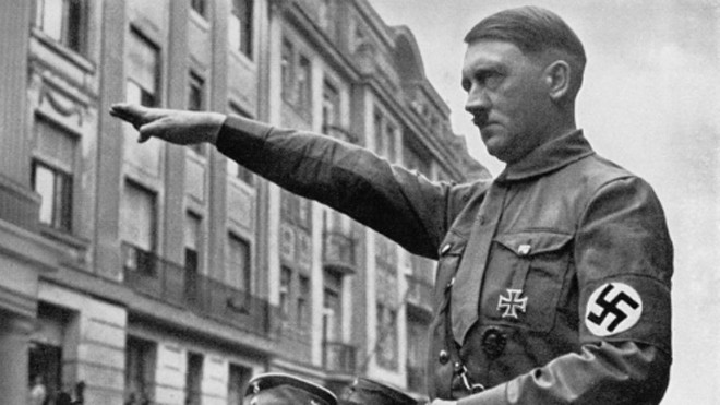 Hitler bị cho mắc hai dị dạng bộ phận sinh dục là ẩn tinh hoàn và chứng hypospadias. Ảnh: NY Post.