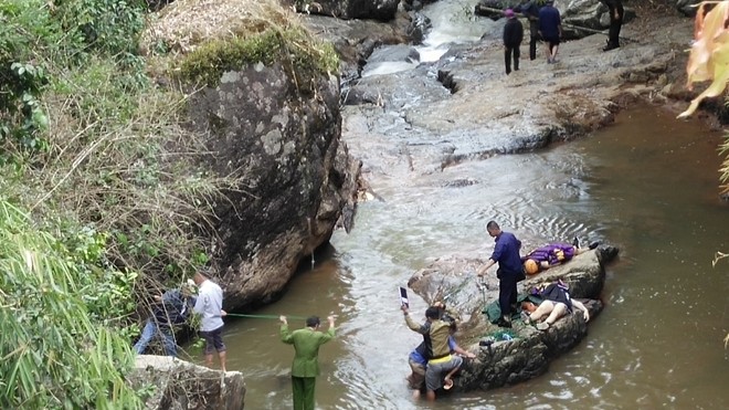 Tìm thấy 3 thi thể du khách Anh tử nạn tại Đà Lạt