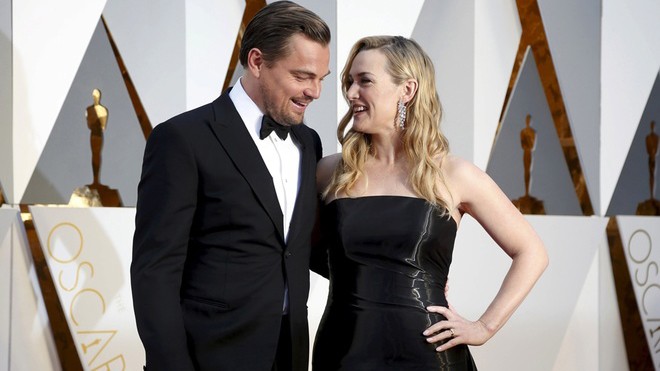 Đôi tình nhân phim Titanic - Kate Winslet và Leonardo DiCaprio - sánh vai trên thảm đỏ Oscar năm nay.