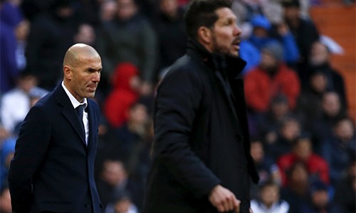 Thất bại ở derby Madrid phơi bày rất nhiều hạn chế về kinh nghiệm của Zidane trên cương vị HLV. Ảnh: Reuters.