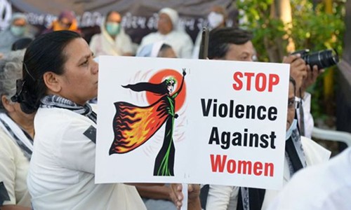 Biểu tình phản đối sau vụ nữ sinh bị hãm hiếp và sát hại trên xe buýt ở Delhi năm 2012. Ảnh: AFP