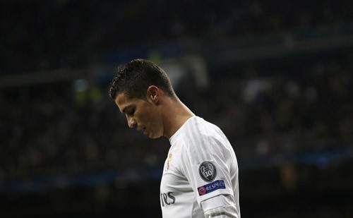 Ronaldo đang dẫn đầu cuộc đua Vua phá lưới La Liga, Champions League và Chiếc giày vàng châu Âu nhưng vẫn không làm hài lòng một bộ phận CĐV Real. Ảnh: Reuters.