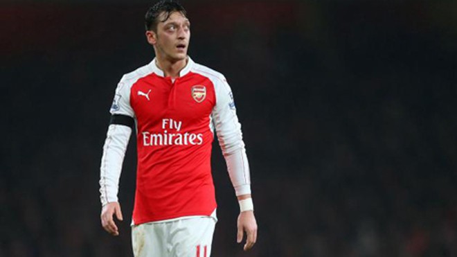 Mesut Ozil tính rời khỏi Arsenal