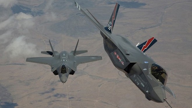 Tiêm kích thế thế 5 F-35 của không quân Mỹ trong một cuộc bay thử nghiệm. Ảnh: Military.com