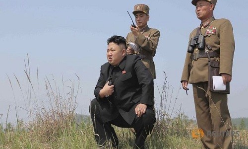 Nhà lãnh đạo Kim Jong-un kiểm tra tình trạng sẵn sàng chiến đấu của quân đội. Ảnh: Reuters