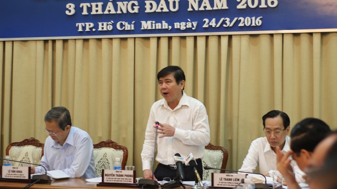 Chủ tịch UBND TPHCM Nguyễn Thành Phong chủ trì cuộc họp sáng nay.
