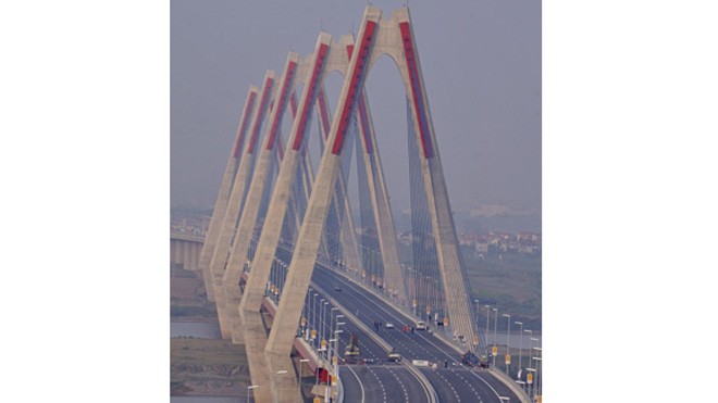 Cầu Nhật Tân (ảnh: Hữu Nghị)