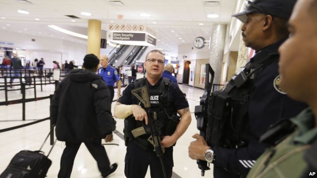 Cảnh sát tại sân bay Atlanta.