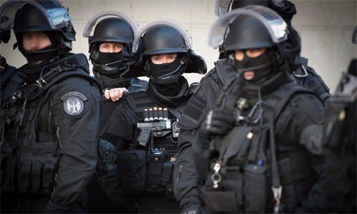 Lực lượng an ninh sẽ được bố trí xung quanh Stade de France trong thời gian diễn ra trận đấu giữa Pháp và Nga. Ảnh: EPA.