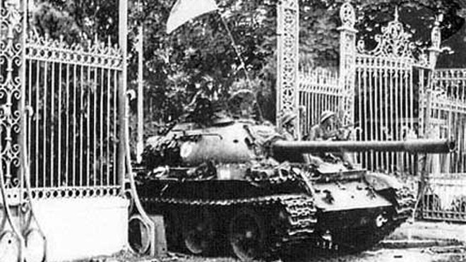 Thiếu úy Lê Văn Phượng - 1 trong 4 người ngồi trên chiếc xe tăng 390 ở thời khắc xe tăng này húc đổ cổng chính dinh Độc Lập ngày 30/4/1975 vừa qua đời (ảnh tư liệu internet)