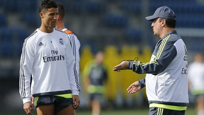 Ronaldo và Benitez trong một buổi tập. Ảnh: AFP.