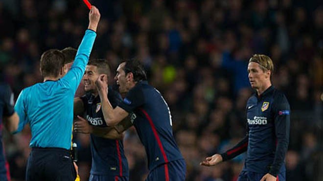 Torres khiến Atletico Madrid trả giá vì hành động non nớt của mình