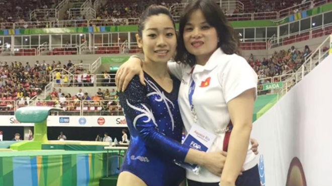Phan Thị Hà Thanh (trái) với niềm vui giành vé dự Olympic Rio 2016. Ảnh: NKL.