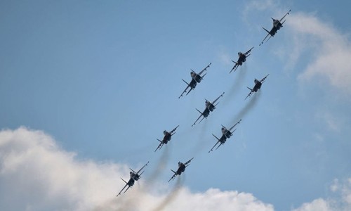 Các máy bay Nga diễn tập chuẩn bị cho cuộc duyệt binh (Ảnh: Sputnik)