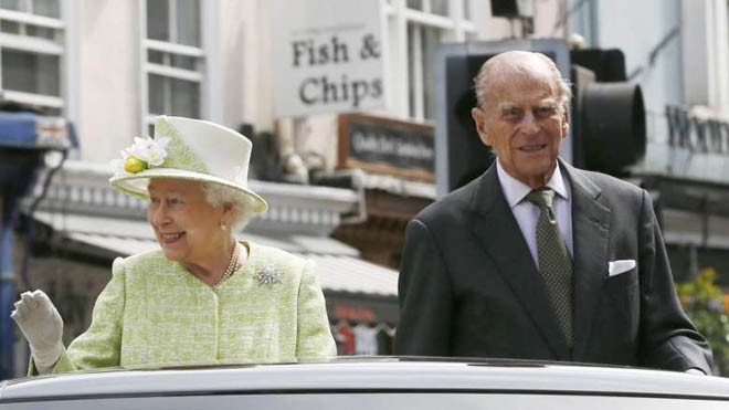 Nữ hoàng Anh Elizabeth và Hoàng thân Philip (Ảnh: Reuters)