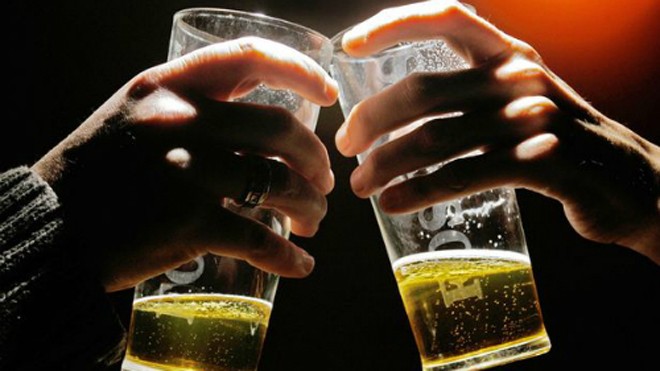 Hạn chế sử dụng rượu bia có thể giúp ngăn ngừa ung thư gan. Ảnh minh họa: mirror