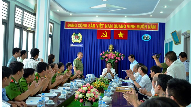 Bí thư Thăng làm việc với Công an quận 8. Ảnh Việt Văn