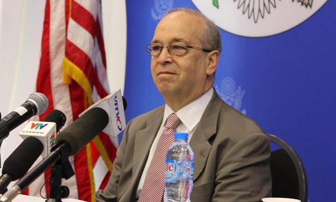 Trợ lý Ngoại trưởng Mỹ Daniel Russel trong cuộc họp báo tại Đại sứ quán Mỹ tại Hà Nội. Ảnh: Tin tức. 